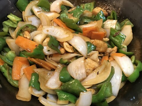 ヘルシー!鶏ムネ肉とカシューナッツの黒酢炒め